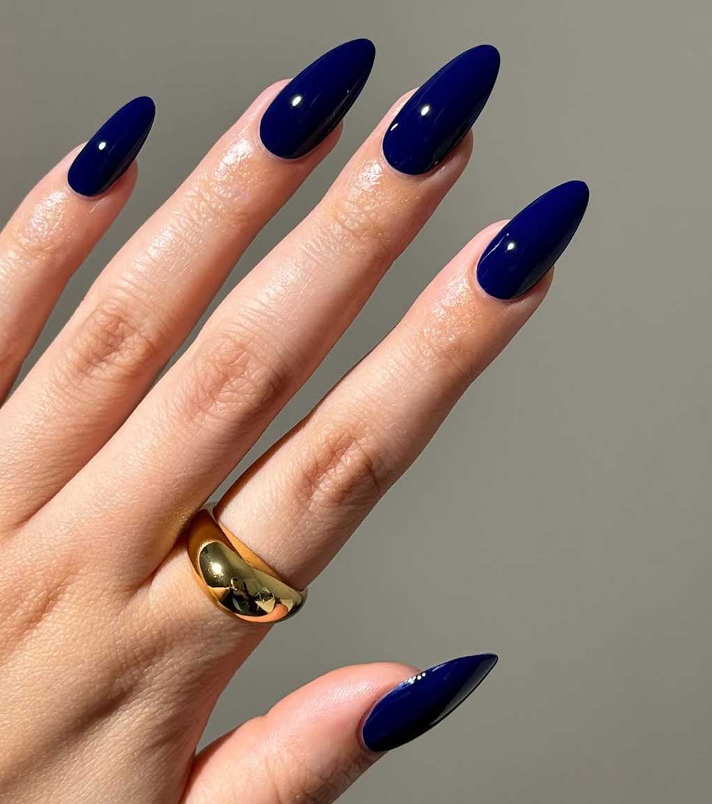 Glossy Deep Emerald Green Short Rounded Square Nails Glossy Deep Emerald Green Short Rounded Square Nails — Dark Winter Nails