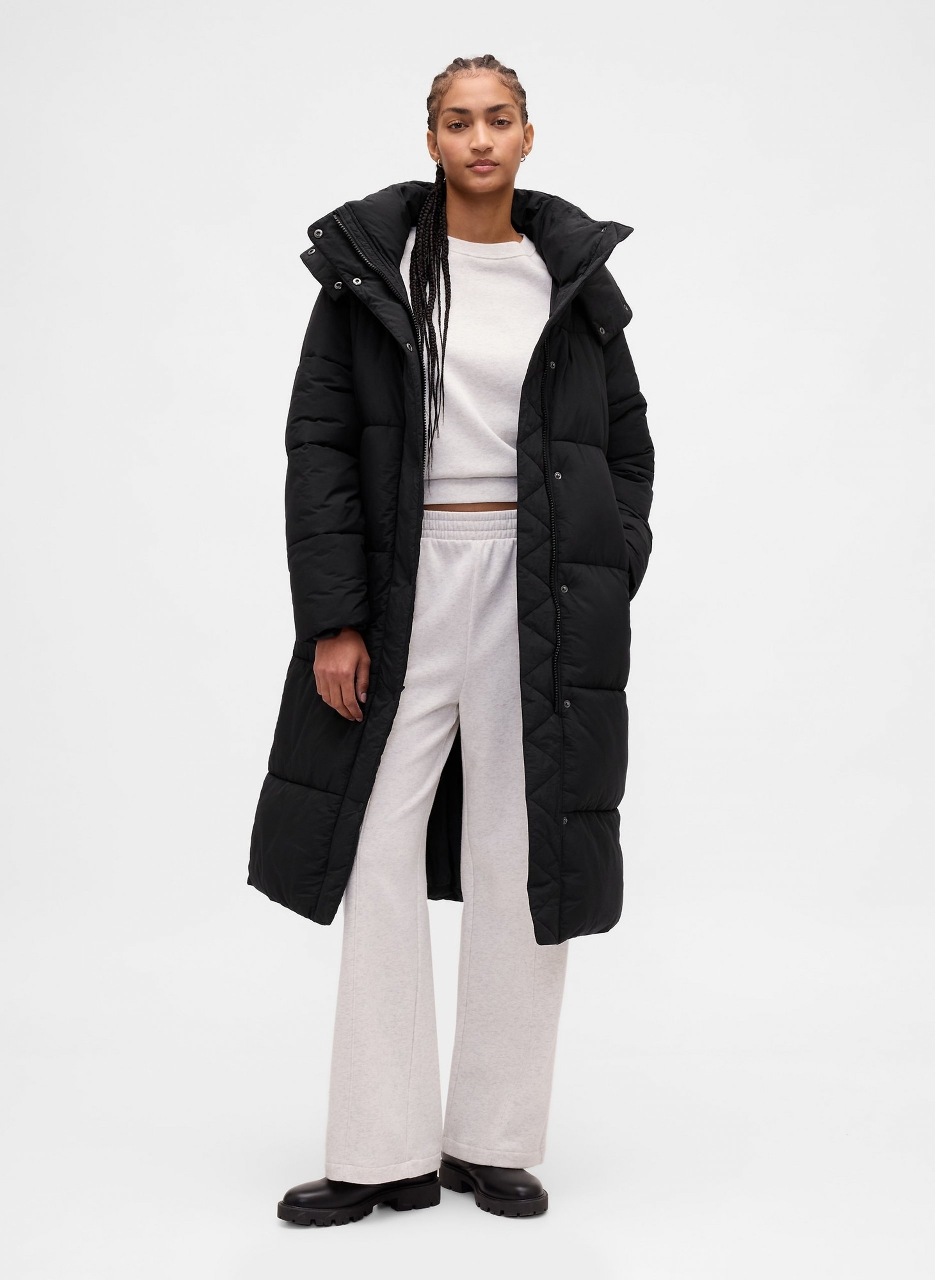 Effortless Casual with Black Puffer and Grey Sweatpants Effortless Casual with Black Puffer and Grey Sweatpants — Long Puffer Coat Outfits