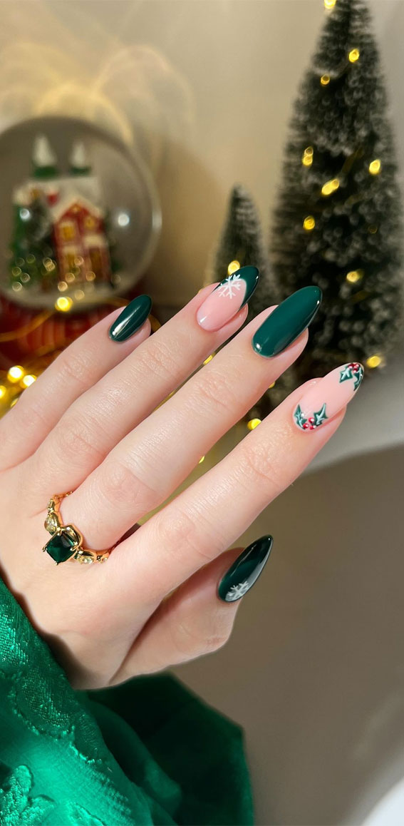 Long Almond Festive Winter Motifs Long Almond Festive Winter Motifs — Winter Green Nails