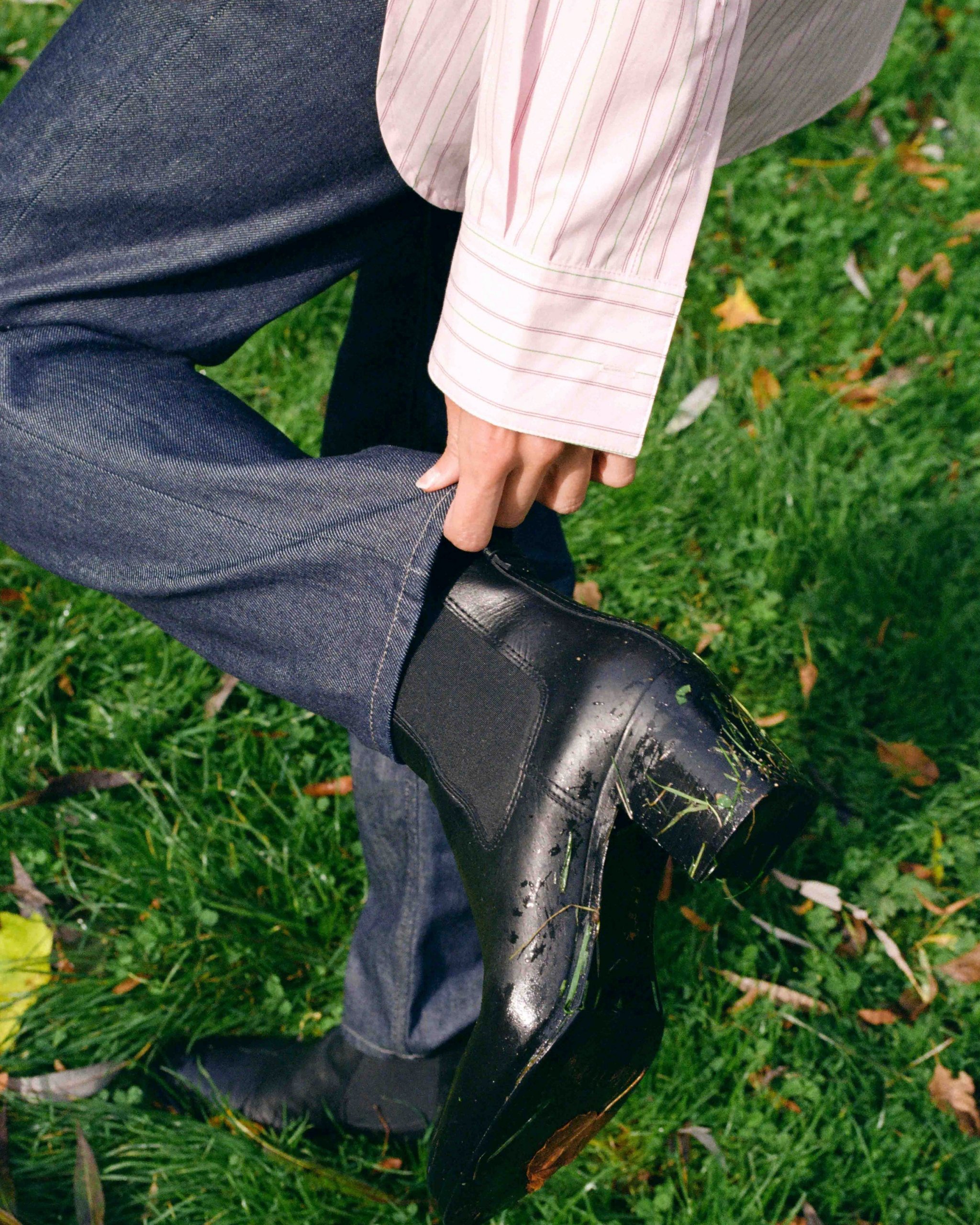 Textural Play: Black Chelsea Boots with Blazer and Striped Shirt Textural Play: Black Chelsea Boots with Blazer and Striped Shirt — Chelsea Boots Outfits