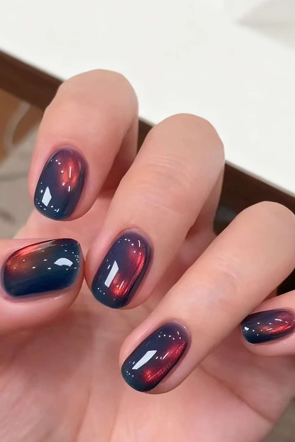 Dramatic Gradient Cat Eye Ovals — Winter Cat Eye Nails