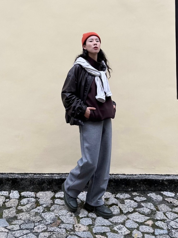 Bold Orange Beanie with Bomber Jacket and Sweatpants Bold Orange Beanie with Bomber Jacket and Sweatpants — Beanie Outfits