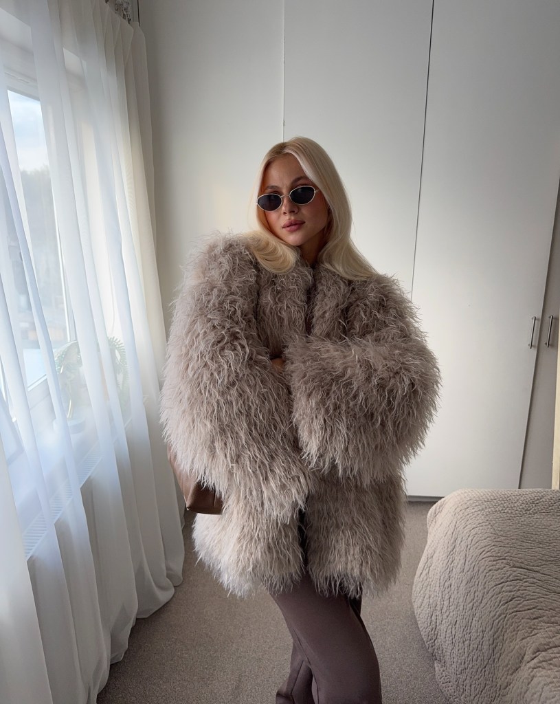 Cozy Chic: Cream Faux Fur Coat for a Neutral Winter Ensemble Cozy Chic: Cream Faux Fur Coat for a Neutral Winter Ensemble — February Outfits