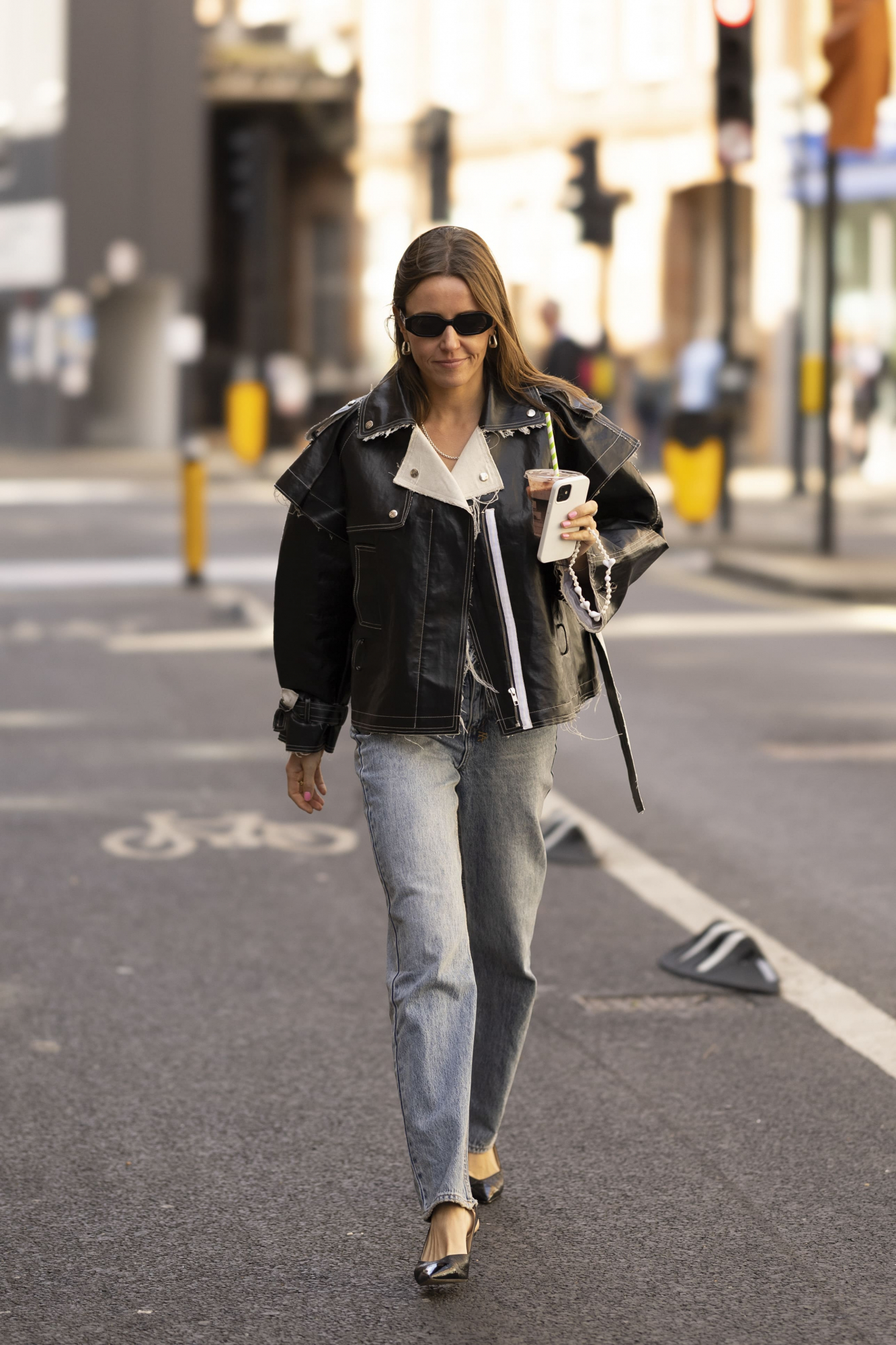 Edgy Leather Jacket with T-shirt and Straight-Leg Jeans Edgy Leather Jacket with T-shirt and Straight-Leg Jeans — London Winter Outfits