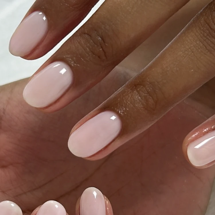 Vibrant Warm Red Glossy Round Nails — Winter Round Nails