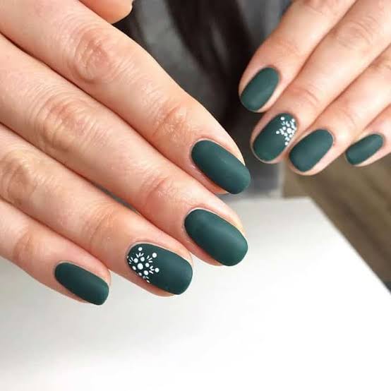 Dark Matte Green White Snowflake Accent Dark Matte Green White Snowflake Accent — Winter Green Nails