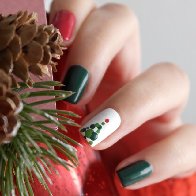 Red and Green Dot Accent Nails — Simple Winter Nails