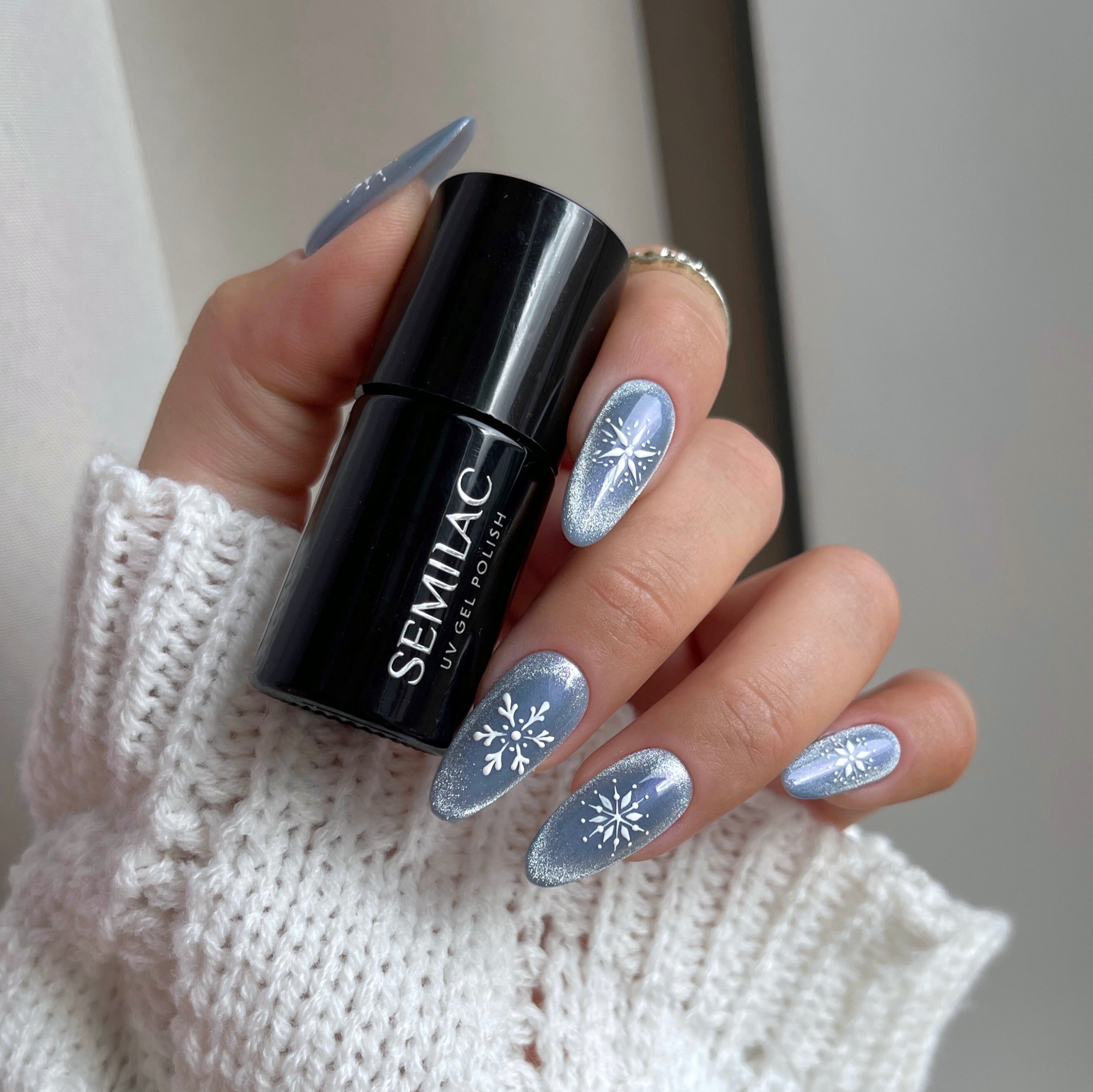 Light Blue Snowflake Shimmer Light Blue Snowflake Shimmer — Winter Nail Art