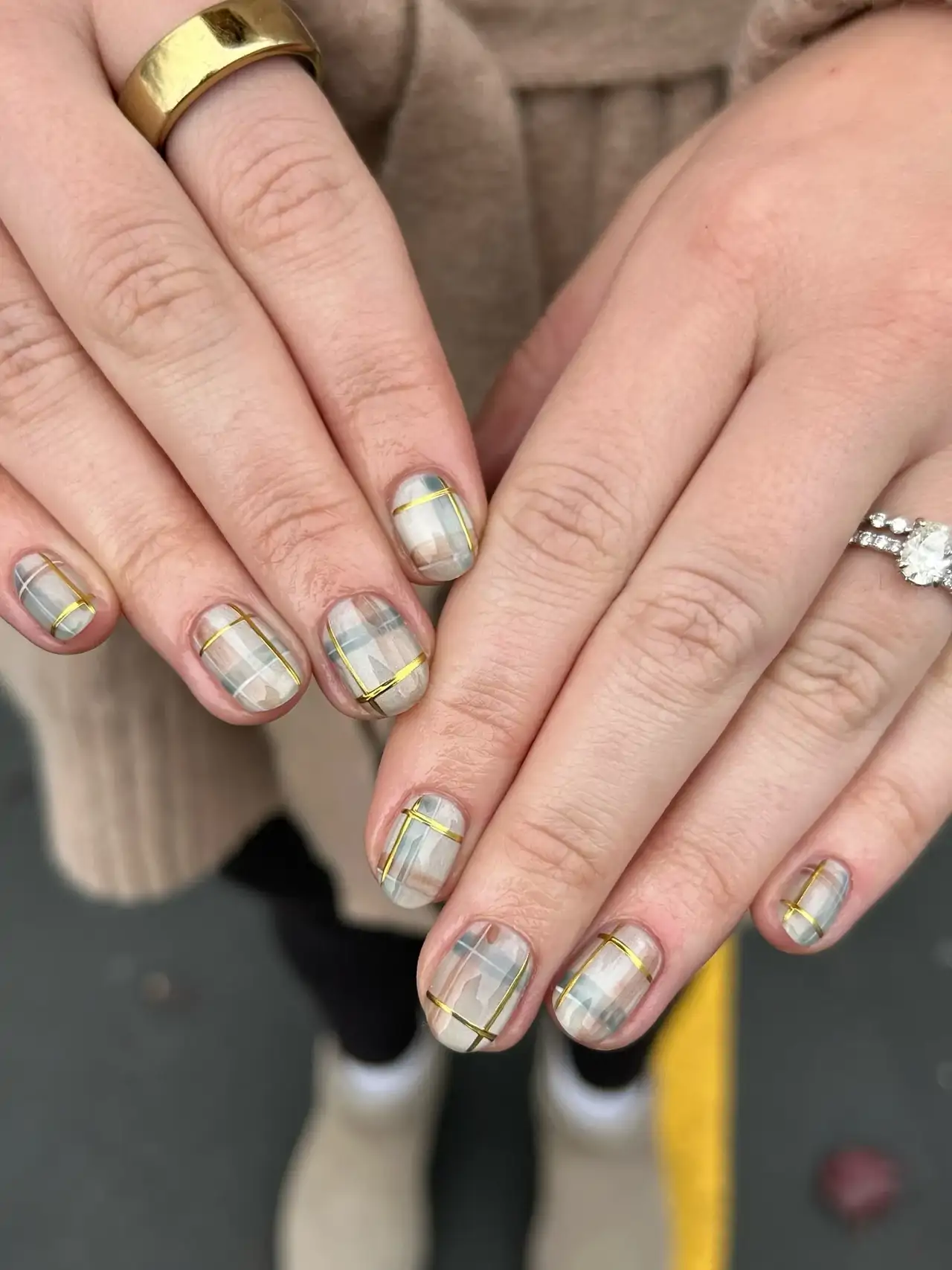 Cozy Plaid Pattern Short Round Cozy Plaid Pattern Short Round — Winter Nail Colors for Women Over 60