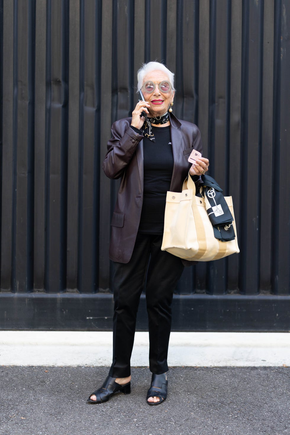Leather Blazer with T-Shirt and Trousers for Casual Chic Leather Blazer with T-Shirt and Trousers for Casual Chic — Winter Outfits for Women Over 60