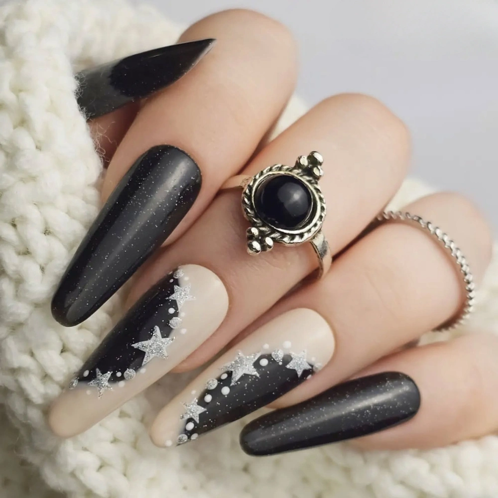 Black and Beige Glitter Stiletto Stars Black and Beige Glitter Stiletto Stars — Winter Stiletto Nails
