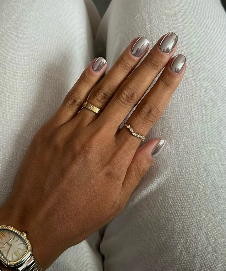 None Bright Silver Chrome Oval Nails — Winter Chrome Nails