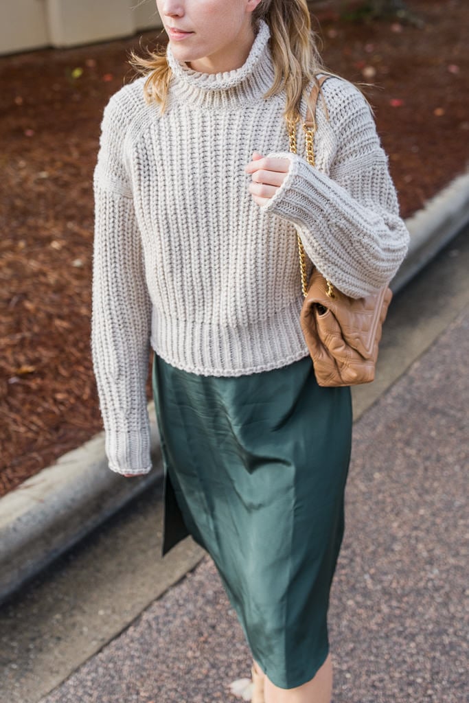 Cream Chunky Knit Sweater with Green Midi Skirt and Boots Cream Chunky Knit Sweater with Green Midi Skirt and Boots — Oversized Sweater Outfits