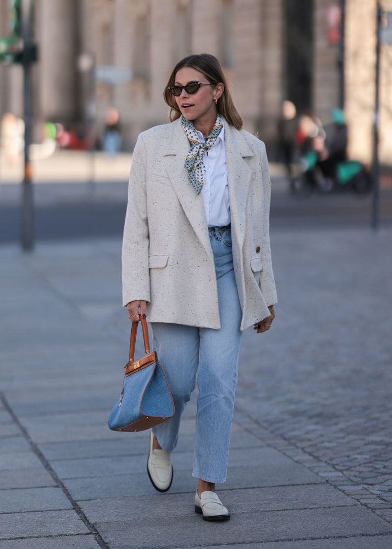 Smart Casual with a Colorful Silk Scarf and Blazer Smart Casual with a Colorful Silk Scarf and Blazer — Scarf Outfits