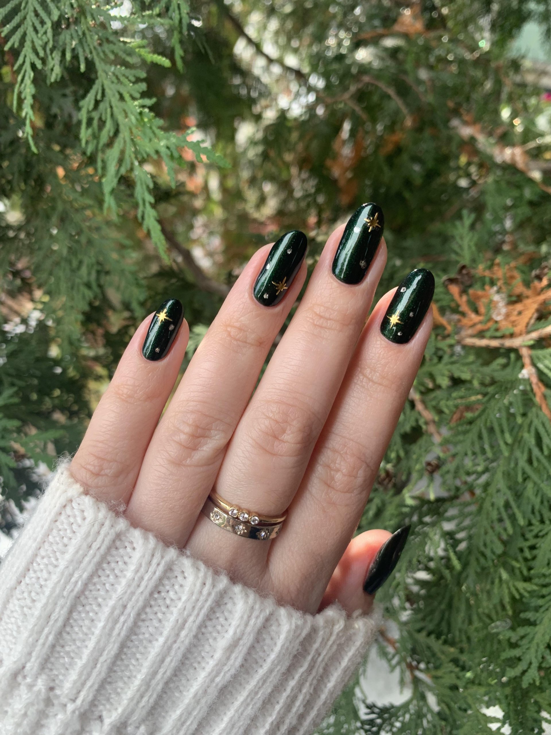 Deep Green Gold Star Glitter Deep Green Gold Star Glitter — Winter Green Nails