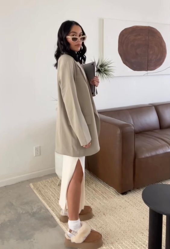Maxi Dress and Oversized Blazer with Fur-Trimmed Ugg Boots Maxi Dress and Oversized Blazer with Fur-Trimmed Ugg Boots — Ugg Boots Outfits