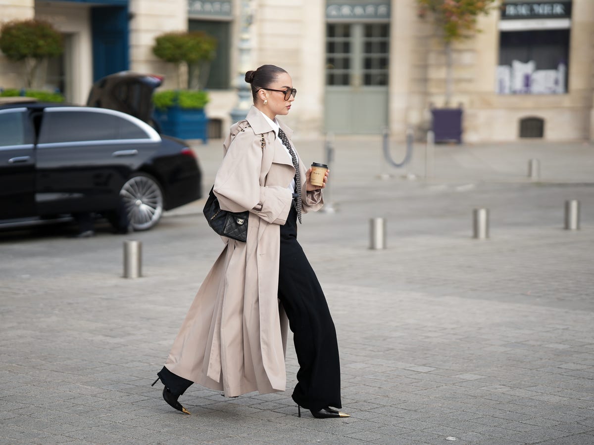 Elegant Beige Trench Coat with Wide-Leg Trousers Elegant Beige Trench Coat with Wide-Leg Trousers — Car Coat Outfits