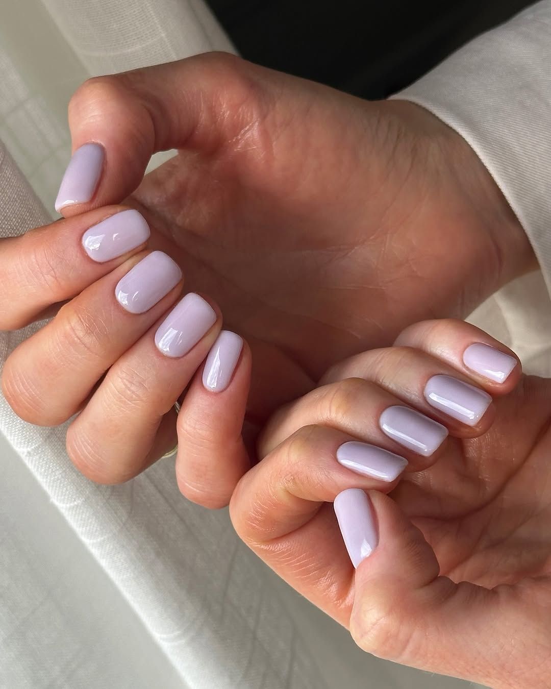 Nude Pink Brown Wavy Glitter Lines — Short Winter Nails