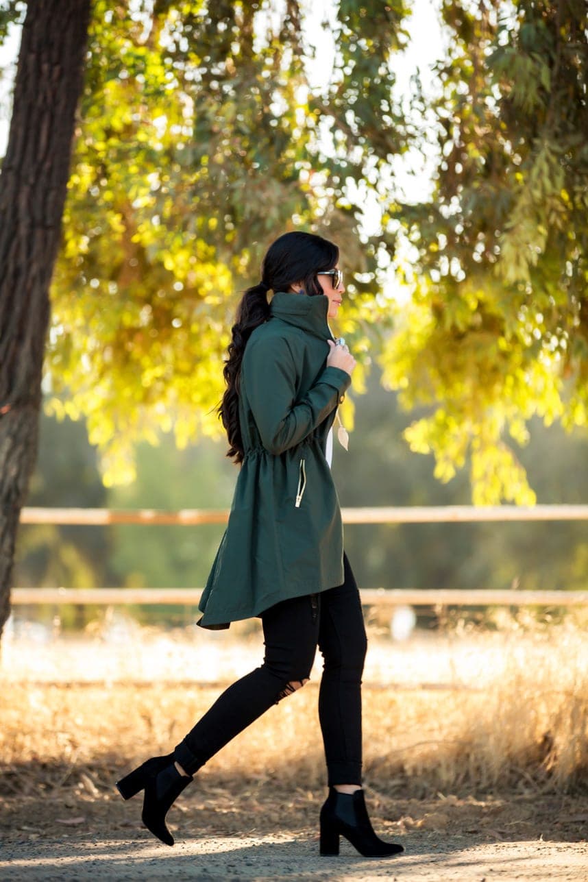 Black Block Heel Ankle Boots with Ripped Skinny Jeans and Parka Jacket Black Block Heel Ankle Boots with Ripped Skinny Jeans and Parka Jacket — Ankle Boots Outfits