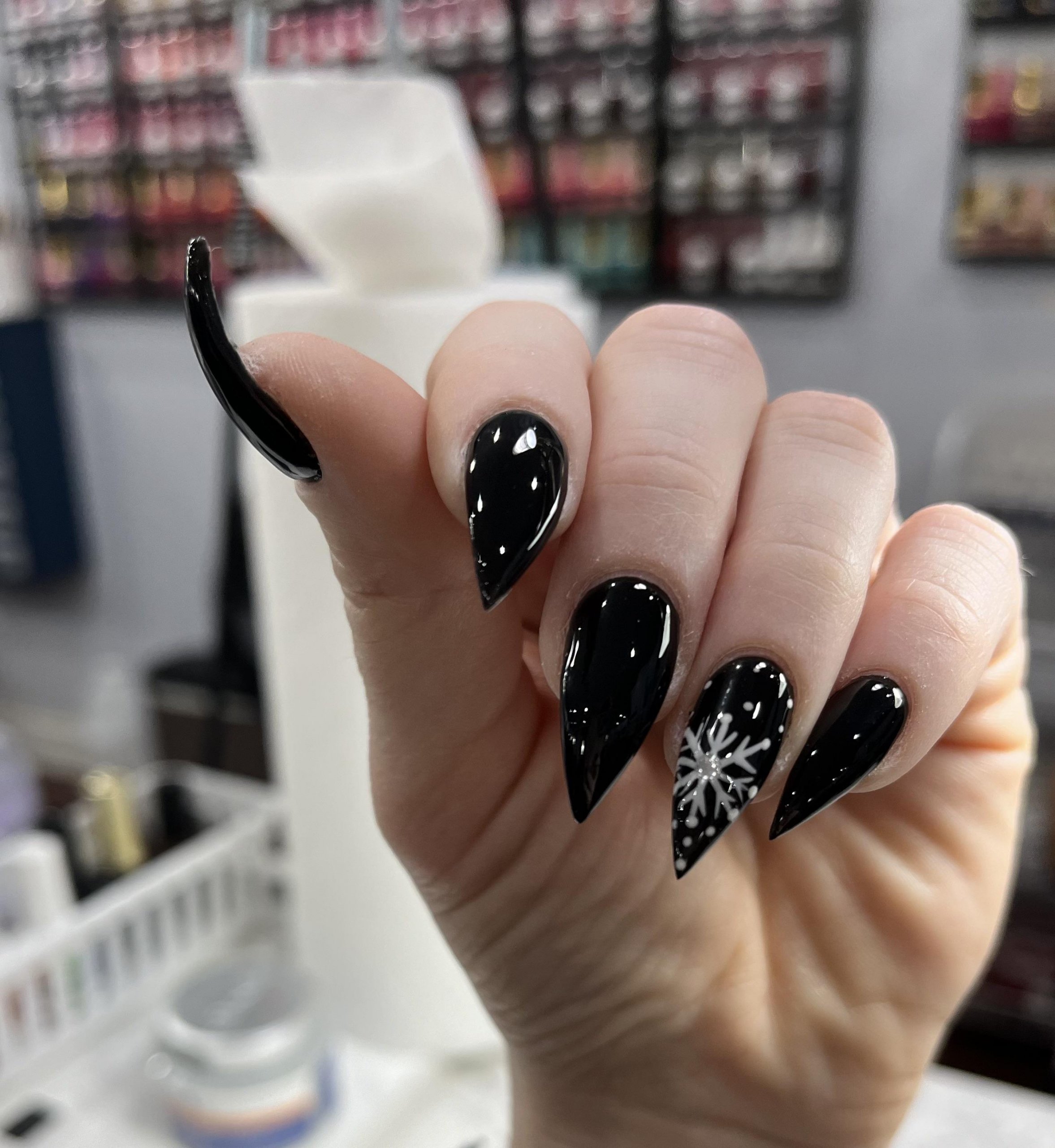 Glossy Visual Idea Glossy Visual Idea — Winter Stiletto Nails