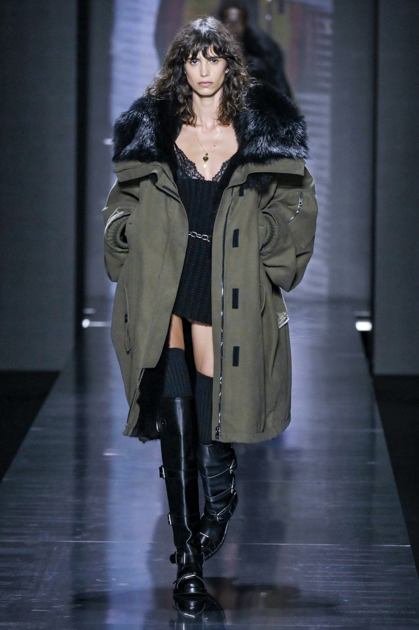 Gli stivali sopra la coscia sono di nuovo di moda questo inverno