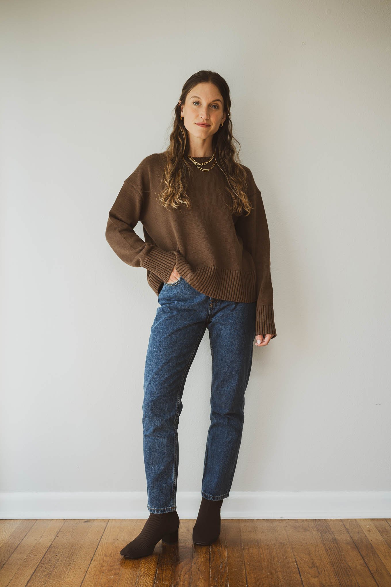 Rich Brown Oversized Sweater with Dark Wash Jeans and Ankle Boots Rich Brown Oversized Sweater with Dark Wash Jeans and Ankle Boots — Oversized Sweater Outfits