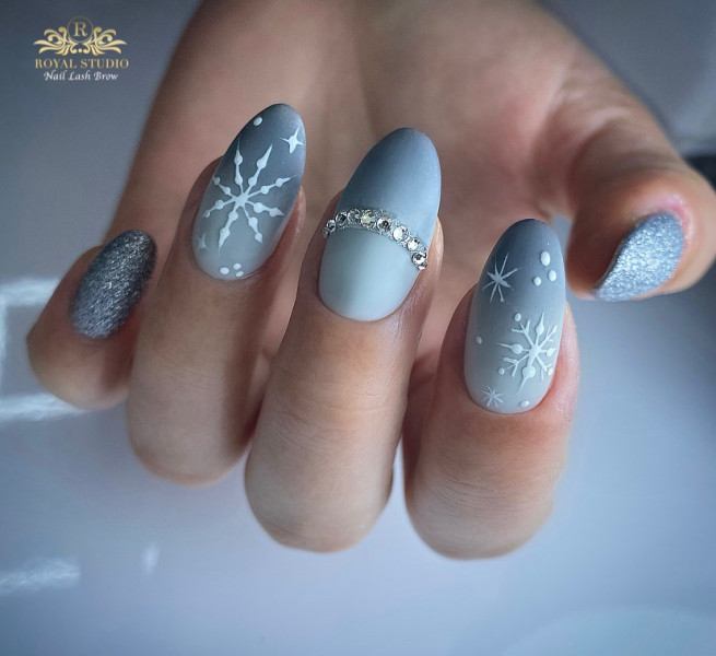 Grey Blue Matte Gradient Snowflake Nails — Winter Gel Nails