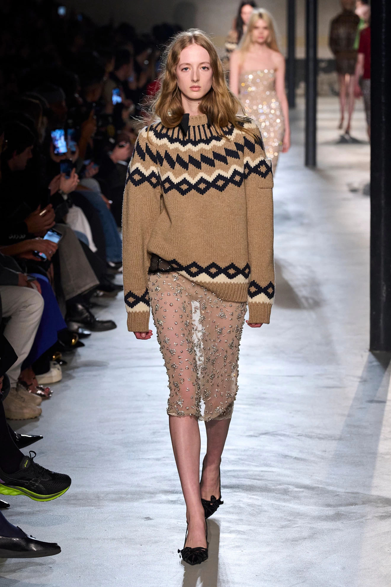 Cropped Fuzzy Fair Isle Sweater with High-Waisted Jeans and Sneakers Cropped Fuzzy Fair Isle Sweater with High-Waisted Jeans and Sneakers — Fair Isle Sweater Outfits