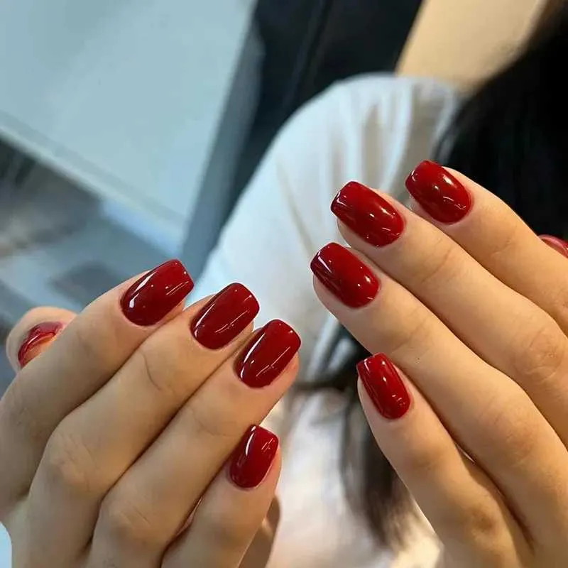 Deep Red Glossy Medium Square Deep Red Glossy Medium Square — Winter Acrylic Nail Colors