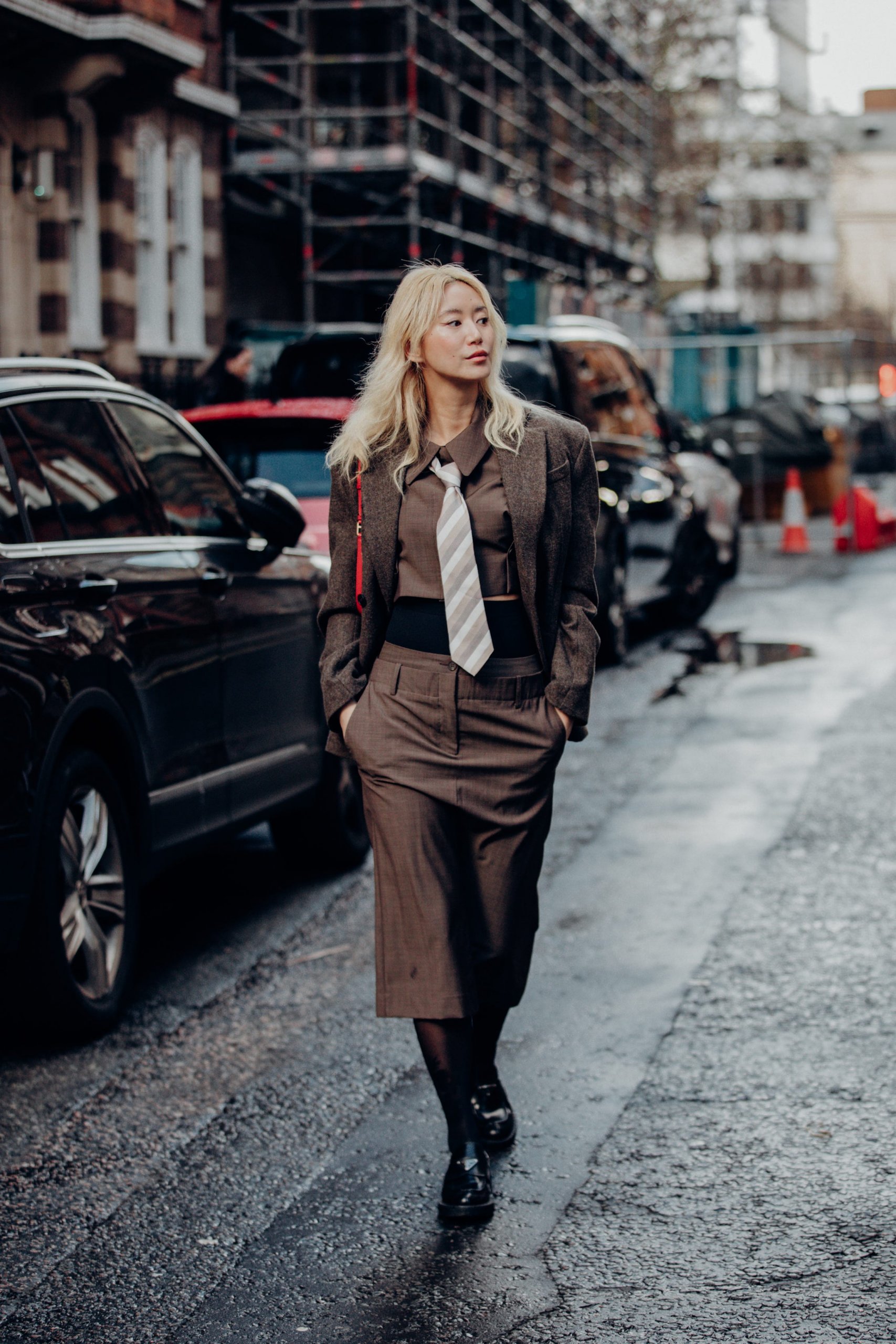 Tweed Blazer and Tie for a Classy Work Look Tweed Blazer and Tie for a Classy Work Look — Classy Winter Outfits