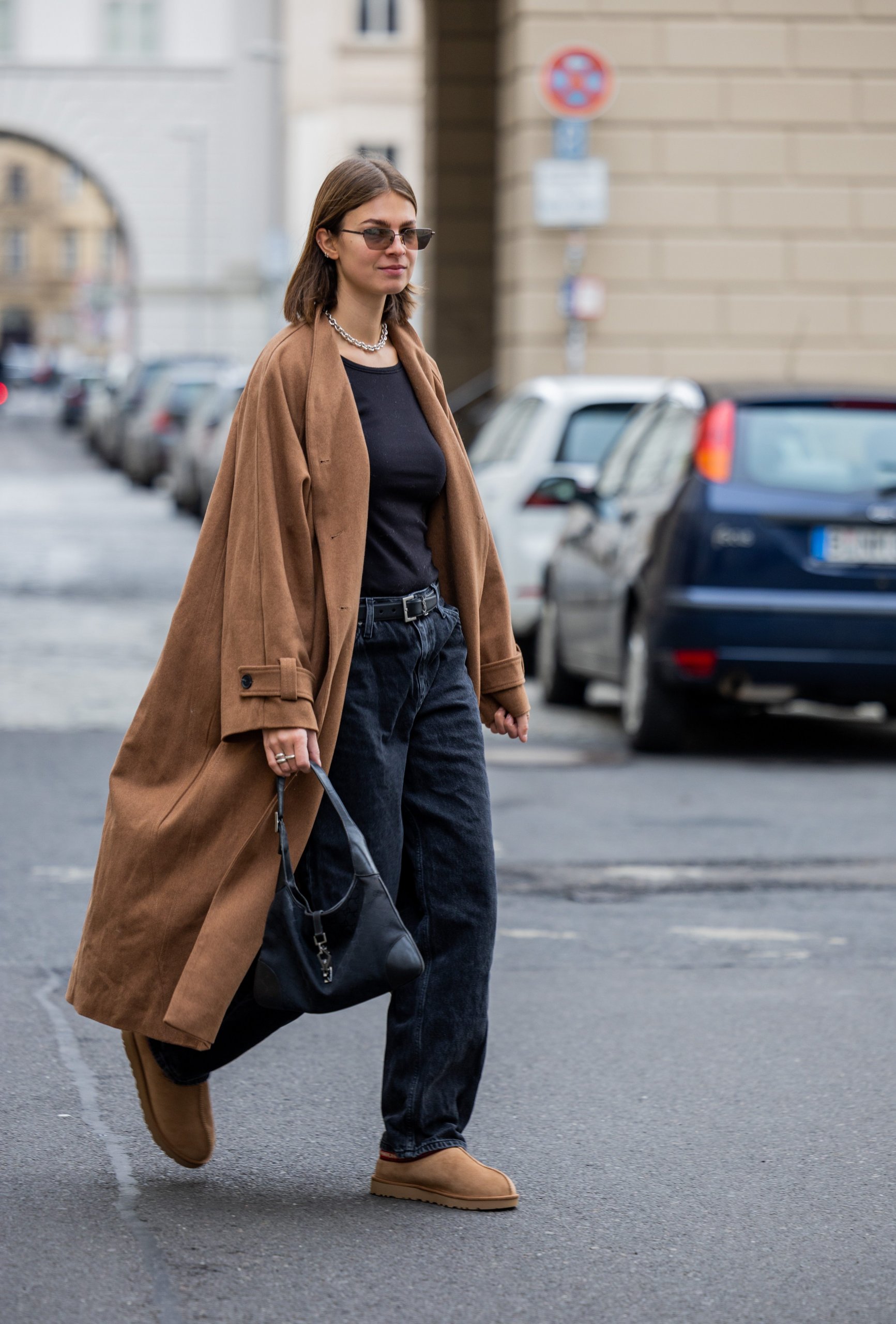 Long Camel Coat and Wide-Leg Jeans with Ugg Boots Long Camel Coat and Wide-Leg Jeans with Ugg Boots — Ugg Boots Outfits
