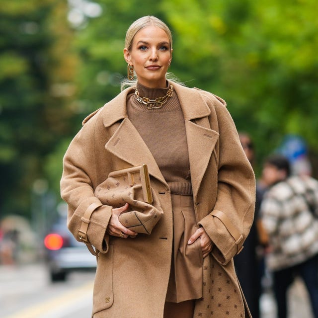 Monochromatic Camel and Brown with Knit Sweater and Shorts Monochromatic Camel and Brown with Knit Sweater and Shorts — Brown Coat Outfits