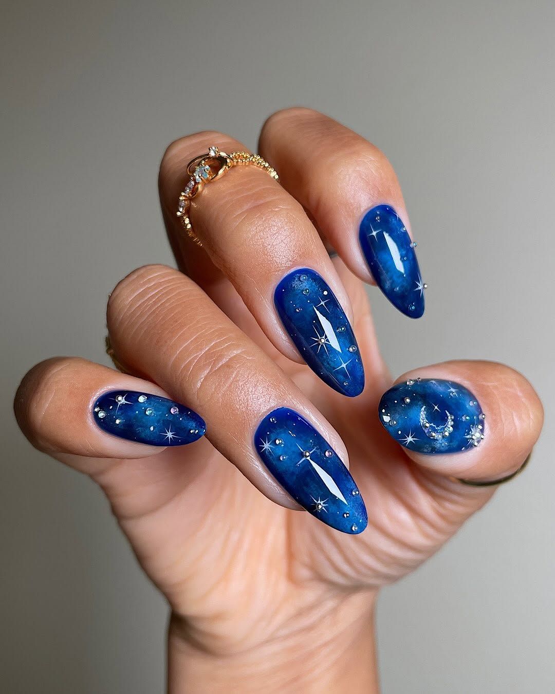 Deep Blue Night Sky Swirls and Stars — Medium Length Winter Nails