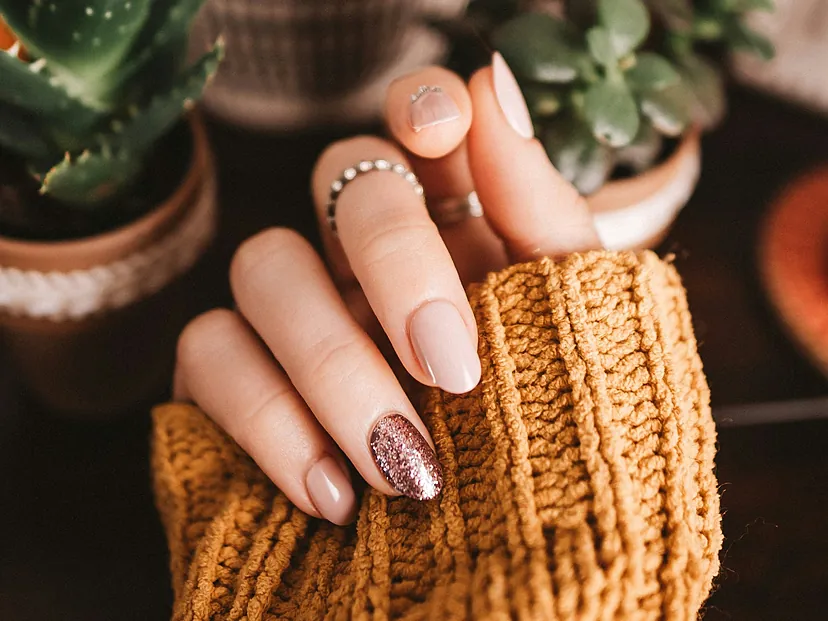 Deep Red with Matte Cable Knit Accent Medium Oval Deep Red with Matte Cable Knit Accent Medium Oval — Winter Acrylic Nail Colors
