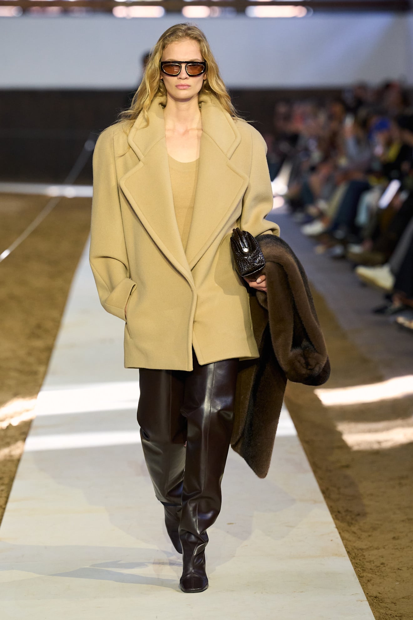 Oversized Beige Wool Coat with Knit Sweater and Leather Trousers Oversized Beige Wool Coat with Knit Sweater and Leather Trousers — Italy Winter Outfits