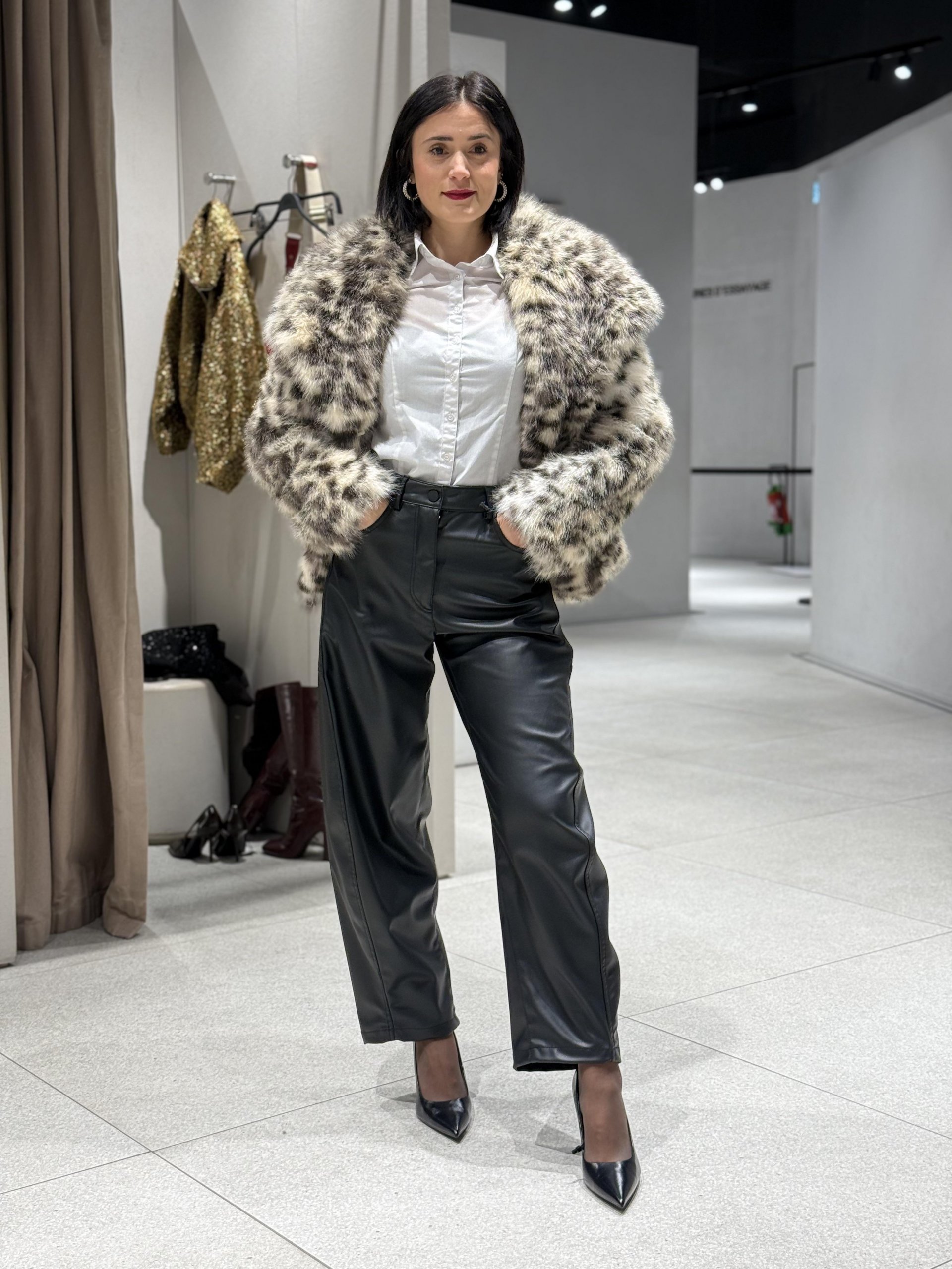 Leopard Print Coat over Black Leather Trousers Leopard Print Coat over Black Leather Trousers — Leather Pants Outfits