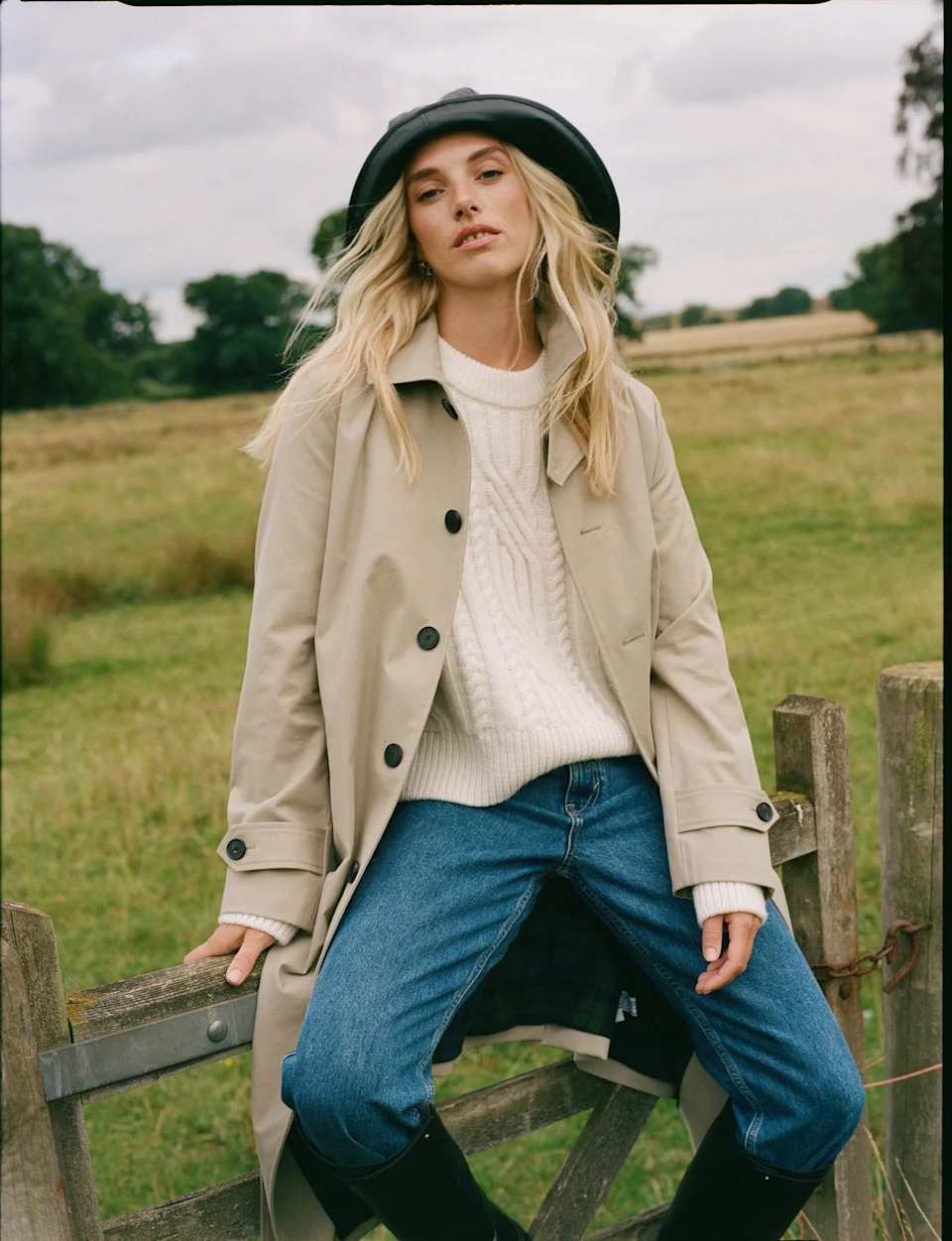 Beige Trench Coat with Knit Sweater and Leather Hat Beige Trench Coat with Knit Sweater and Leather Hat — Car Coat Outfits