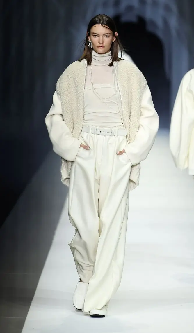 Sculptural Monochromatic Cream Ensemble Sculptural Monochromatic Cream Ensemble — Japan Winter Outfits