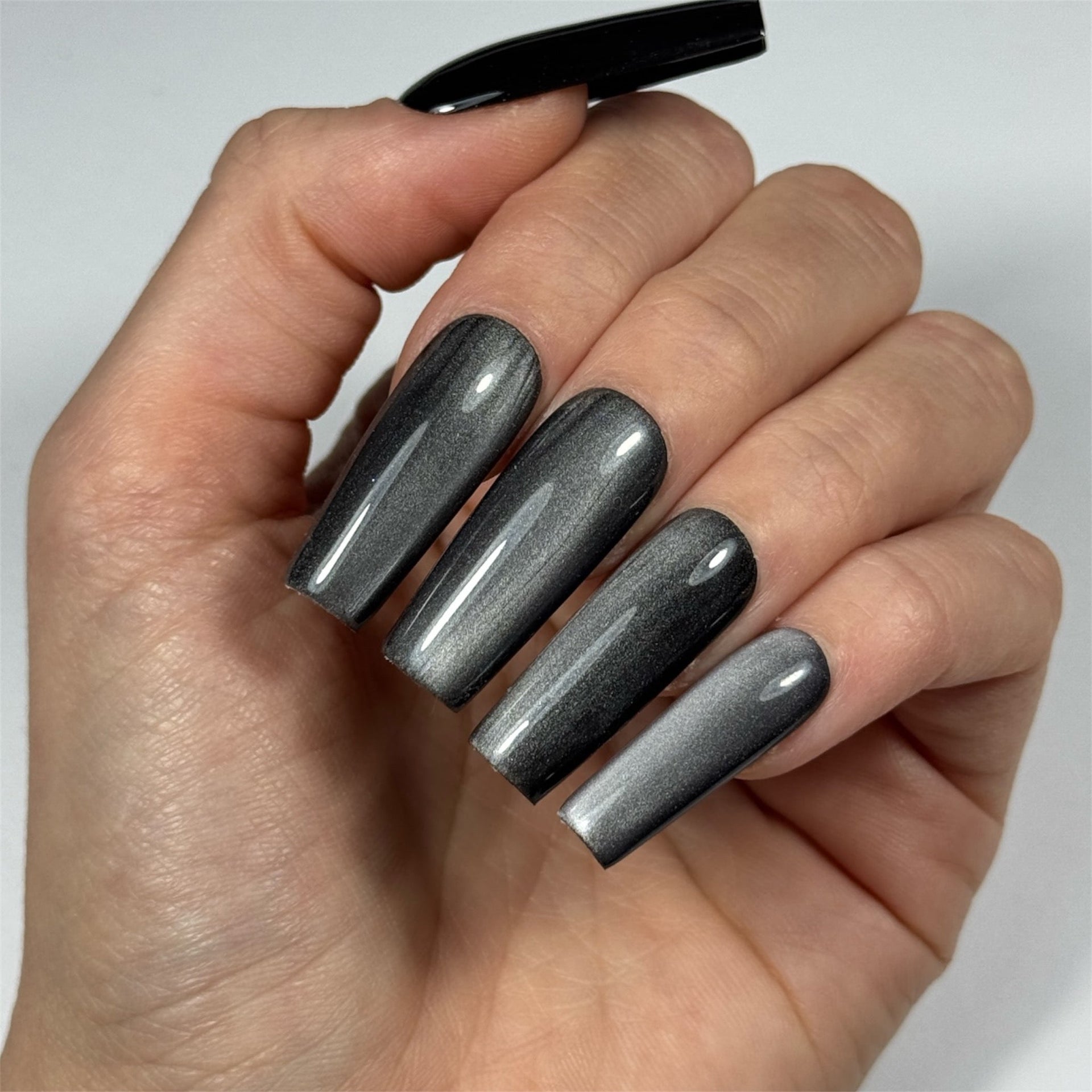Deep Grey Glossy Cat Eye Coffin Nails — Winter Cat Eye Nails
