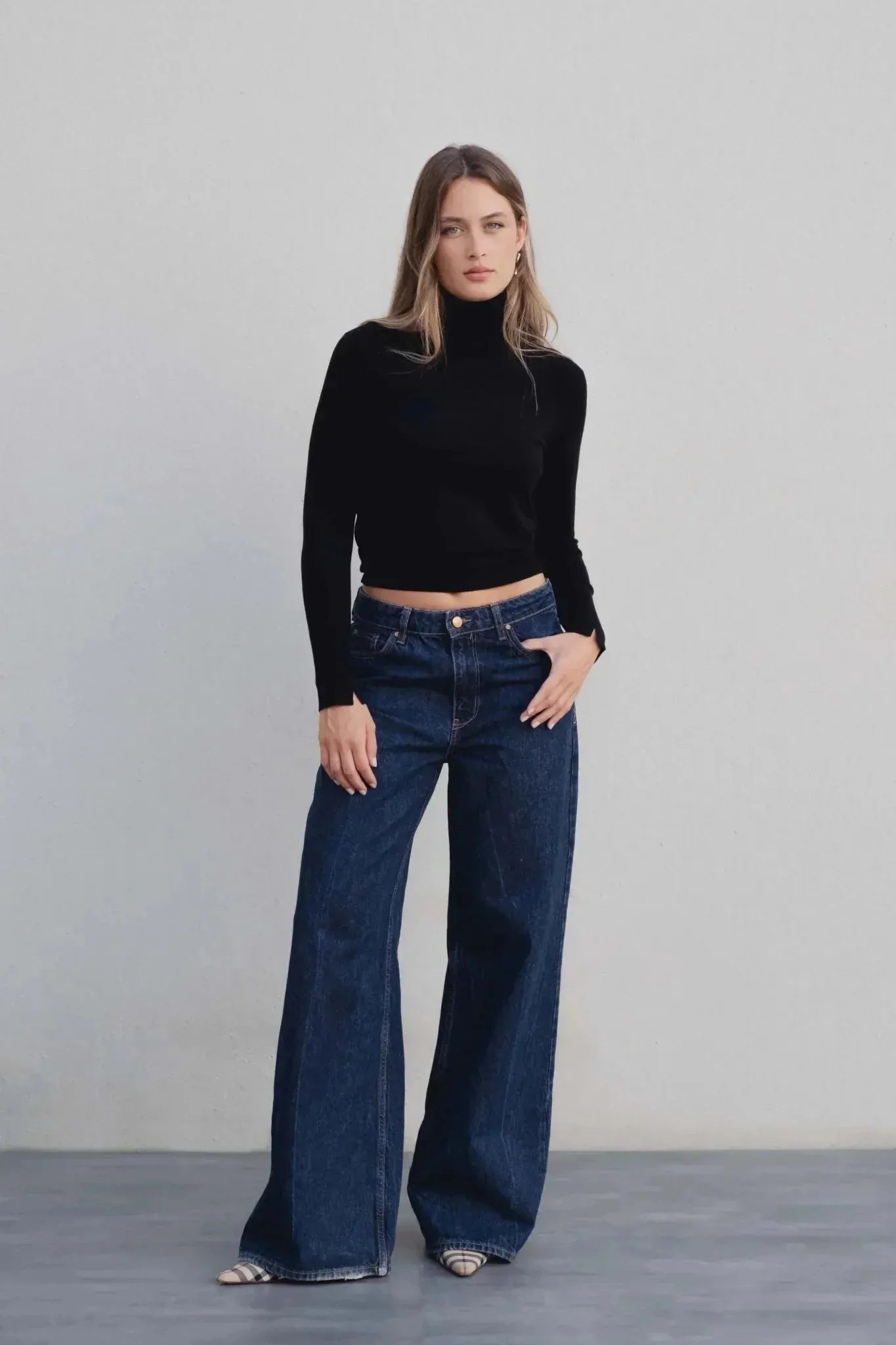 Black Turtleneck Top with Wide-Leg Jeans Black Turtleneck Top with Wide-Leg Jeans — Turtleneck Outfits
