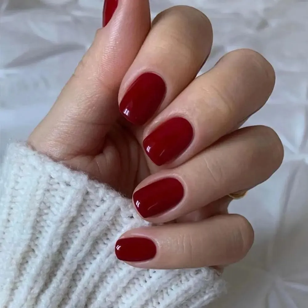 Short Cool Red Glossy Oval Nails — Winter Acrylic Nails