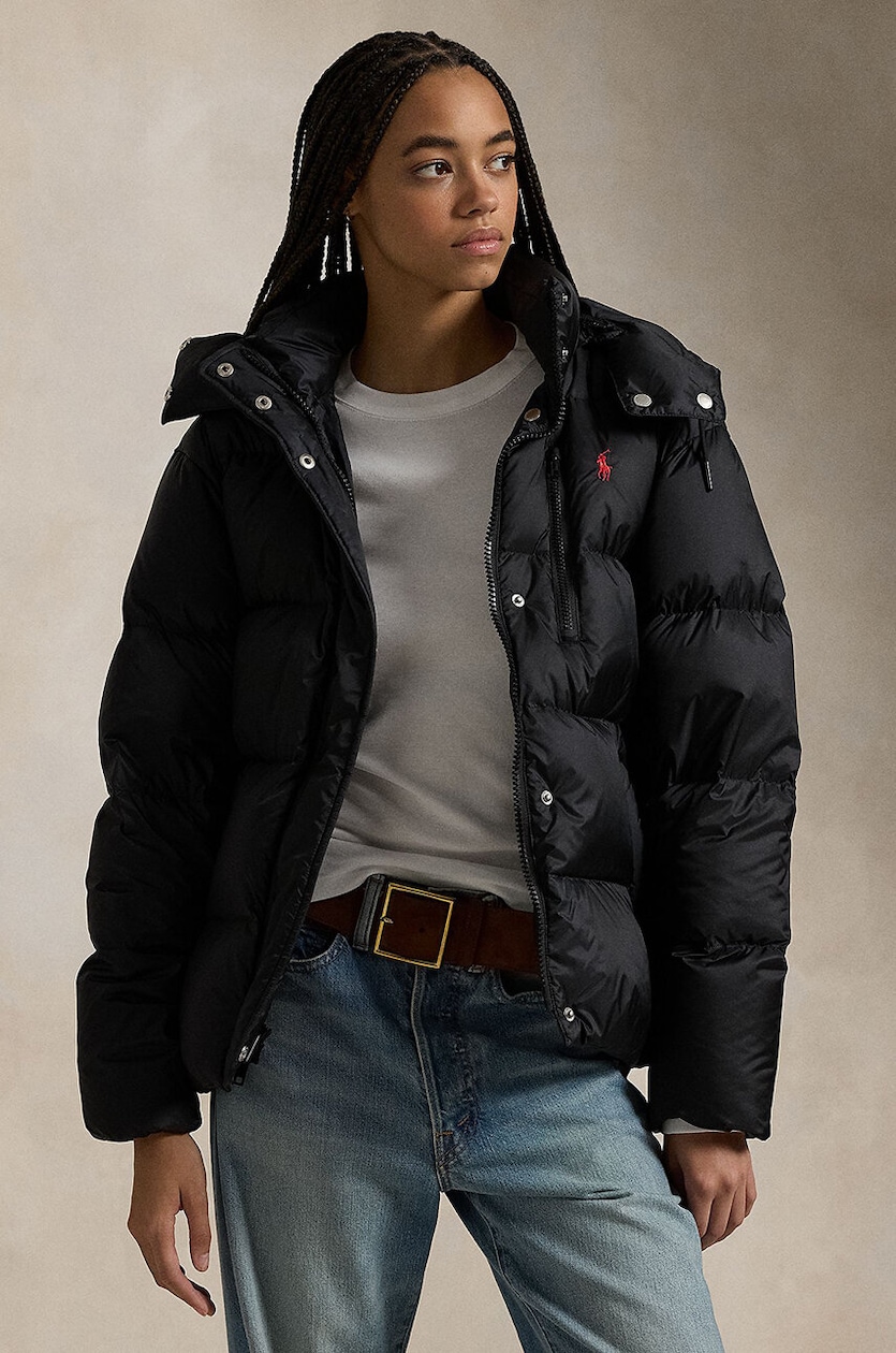 Simple Black Puffer Jacket with White Tee and Jeans Simple Black Puffer Jacket with White Tee and Jeans — Cold Weather Outfits