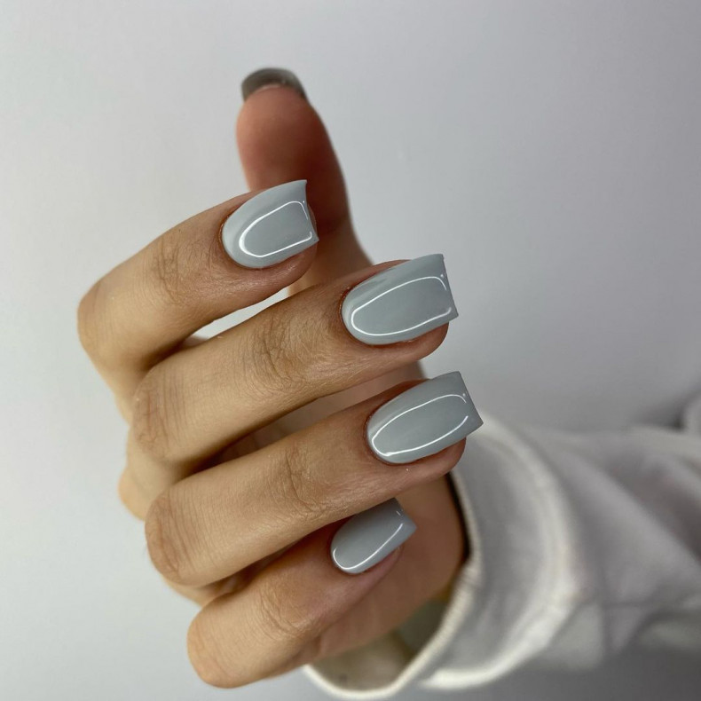 Glossy Light Gray with White Lines — Winter Gray Nails