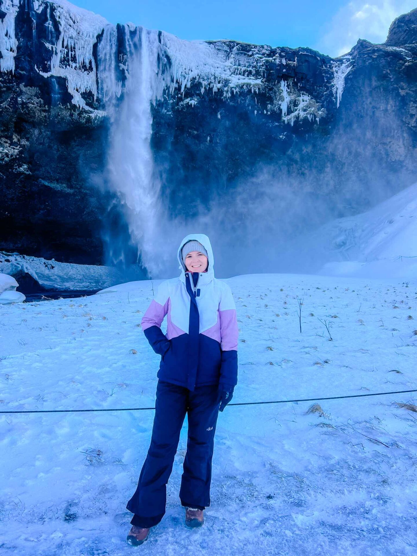 Colorblock Puffer Jacket and Ski Pants for Cold Weather Adventure Colorblock Puffer Jacket and Ski Pants for Cold Weather Adventure — Iceland Winter Outfits