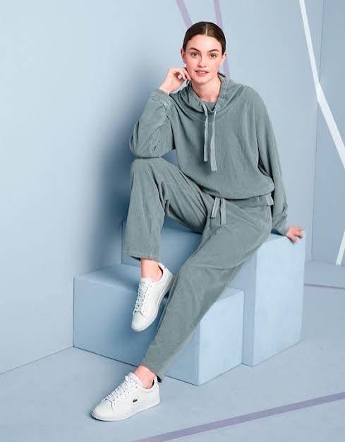 Grey Fleece Athleisure Set: Comfortable and Coordinated Grey Fleece Athleisure Set: Comfortable and Coordinated — Winter Athleisure Outfits