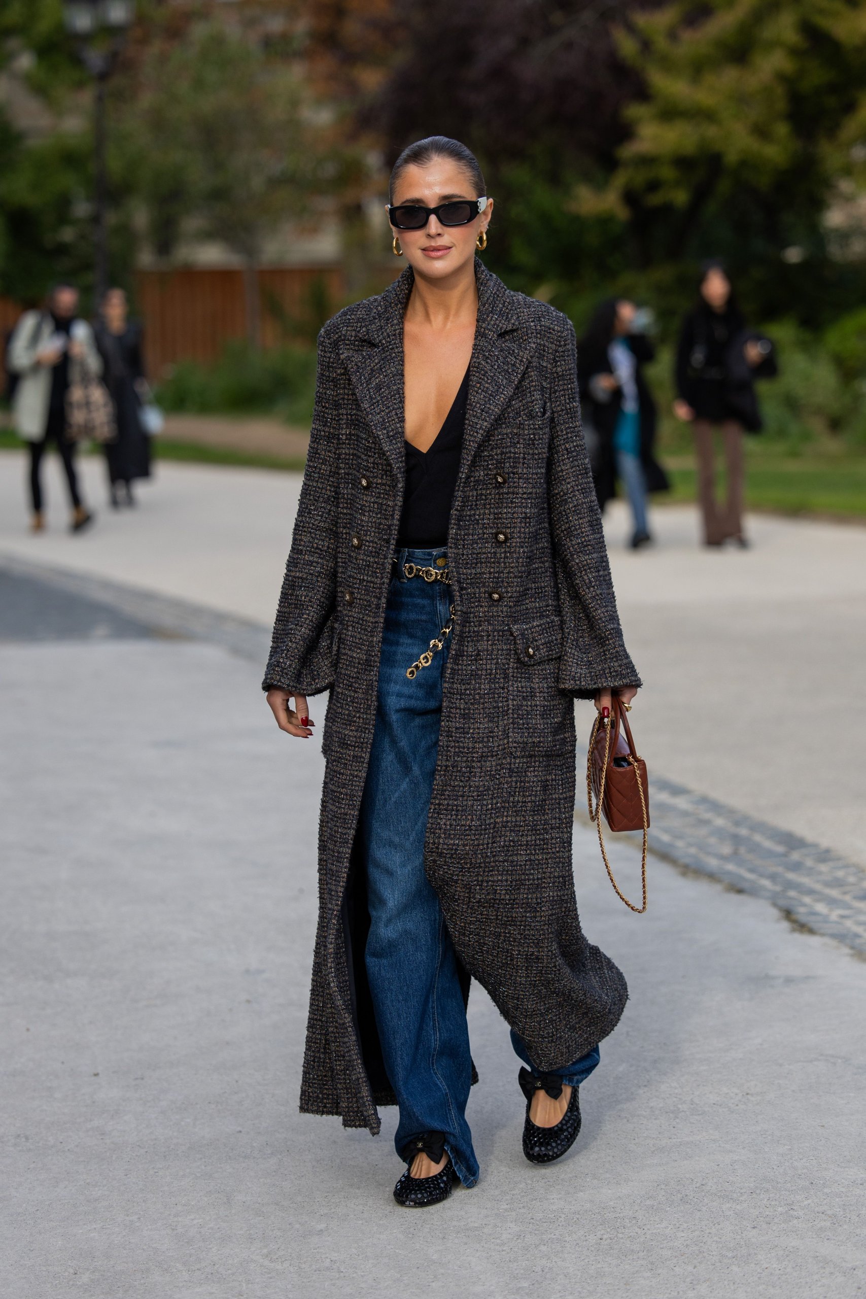 Wide-Sleeved Grey Wool Coat with Embellished Flats Wide-Sleeved Grey Wool Coat with Embellished Flats — Wool Coat Outfits