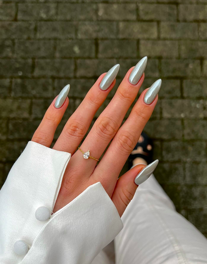 Chrome Glossy Visual Idea Chrome Glossy Visual Idea — Winter Nail Colors for Women Over 40