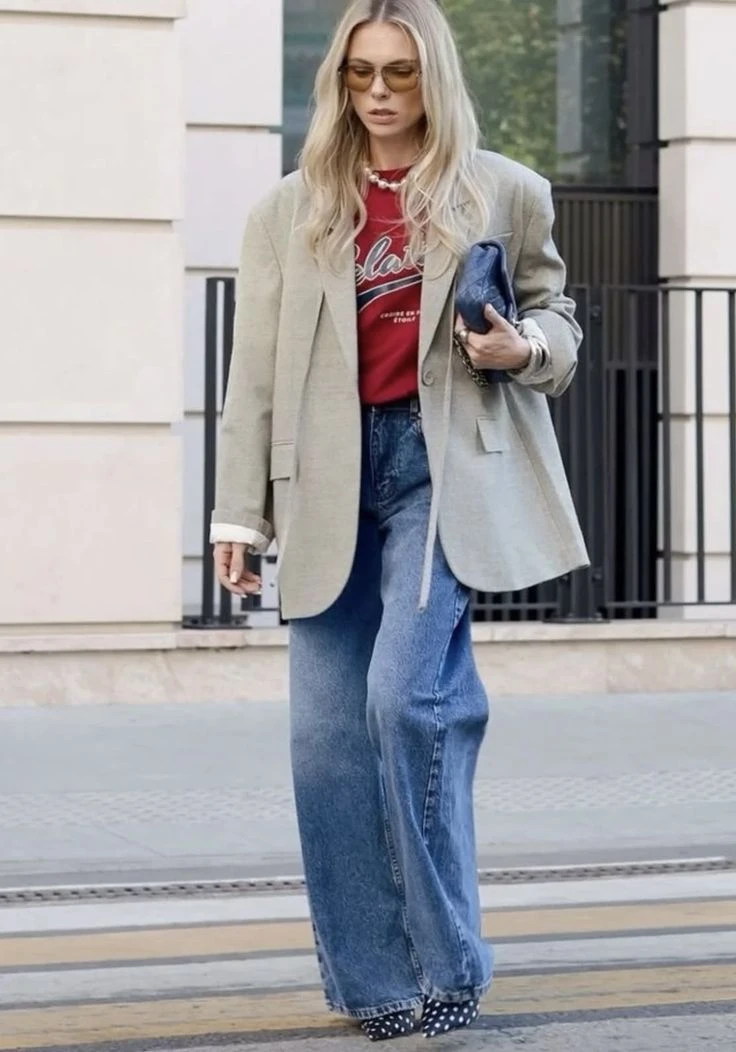 Oversized Blazer with Graphic Tee and Wide-Leg Jeans Oversized Blazer with Graphic Tee and Wide-Leg Jeans — London Winter Outfits