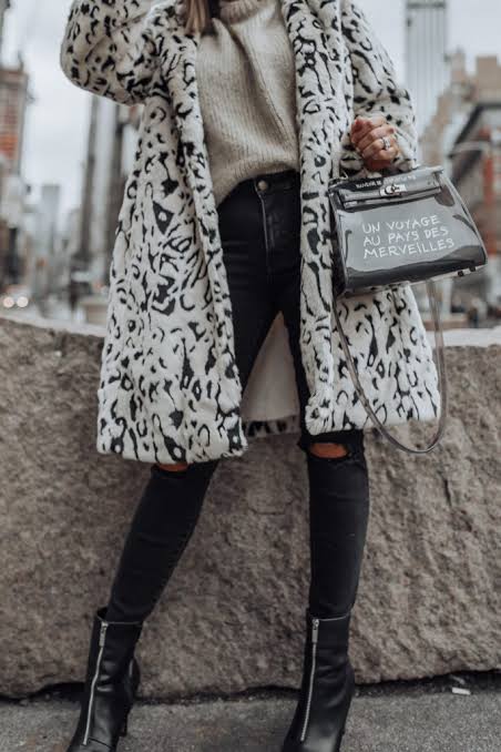 Monochromatic Leopard Coat with Ripped Jeans Monochromatic Leopard Coat with Ripped Jeans — Leopard Coat Outfits