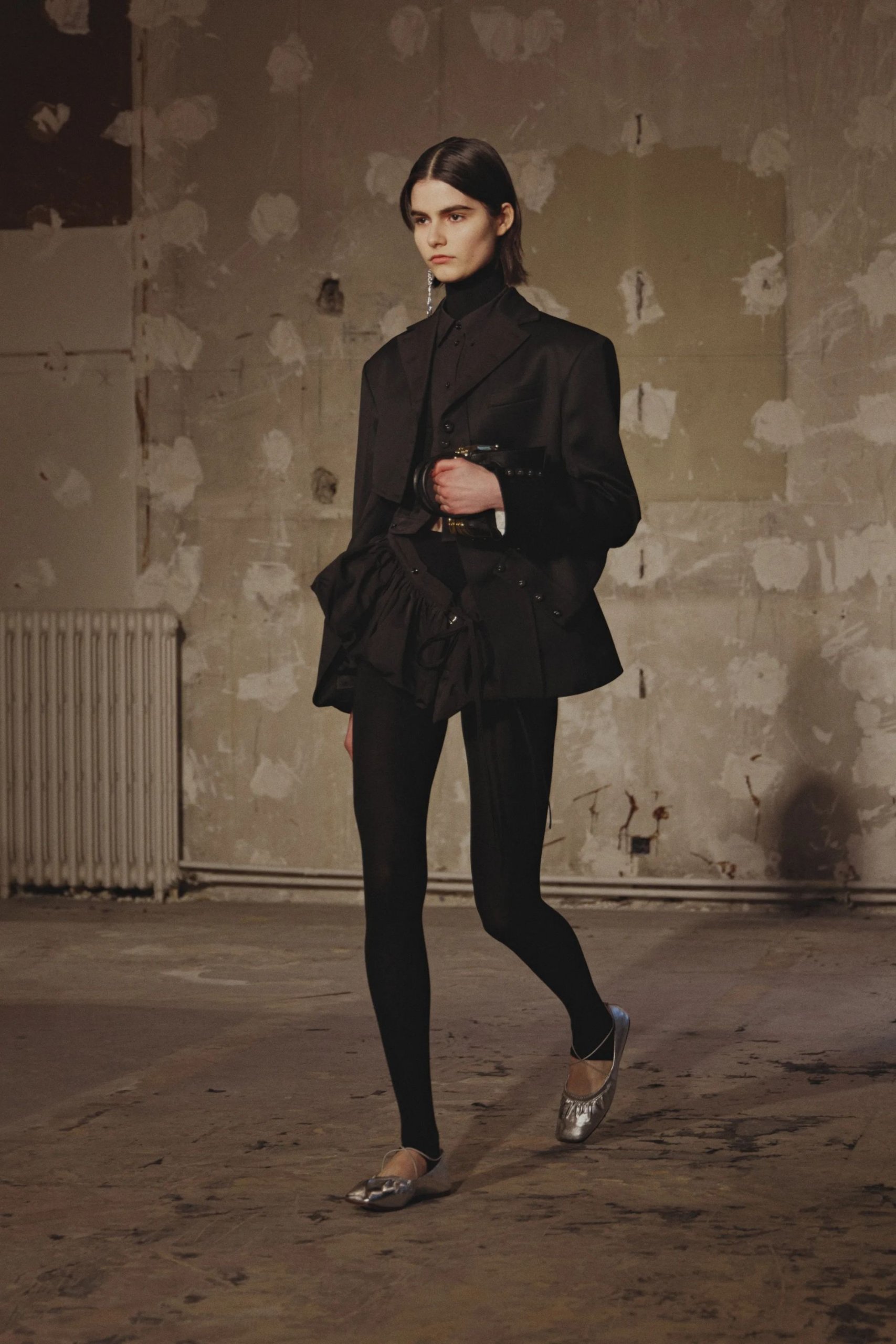 Office-Appropriate Black Tights and Blazer Office-Appropriate Black Tights and Blazer — Winter Outfits with Leggings